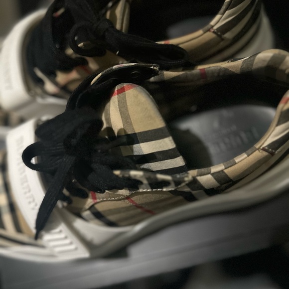 Burberry Iconic Check Pattern Sneakers with Logo Strap size 9 - Picture 8 of 9